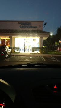 The Check Cashing Store 03