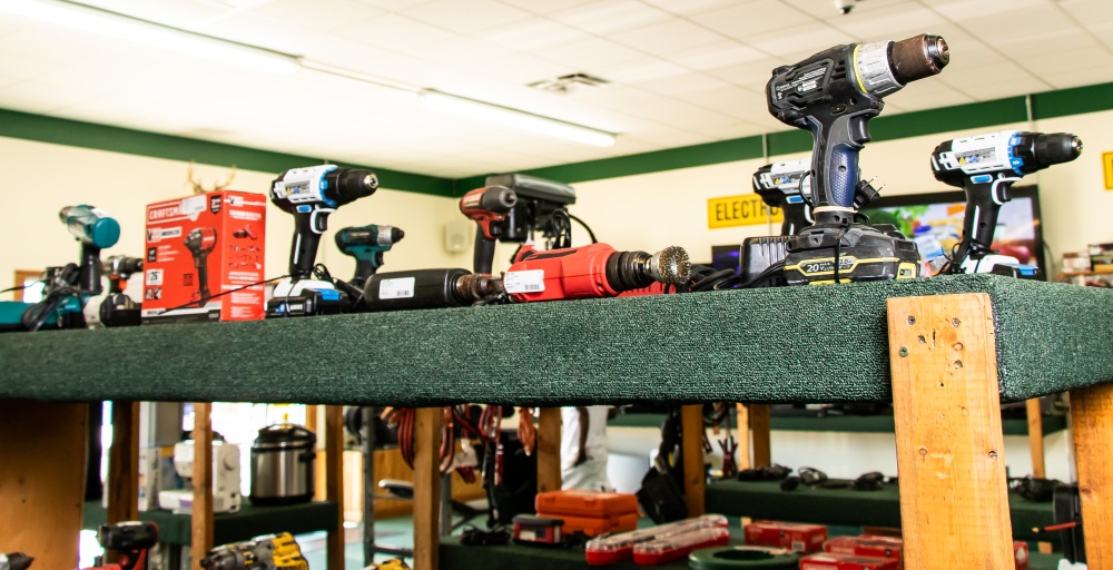 Tom's Pawn Central 01
