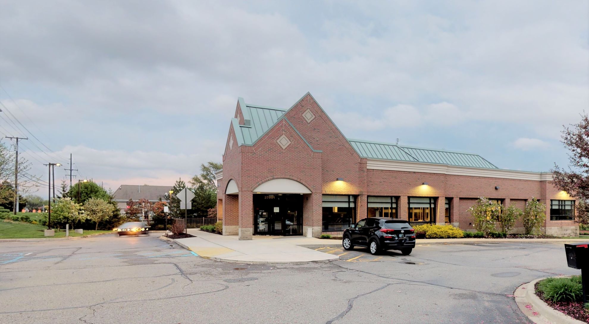 Bank of America (with Drive-thru ATM) 01