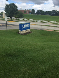 UMB Bank (with drive-thru services) 04