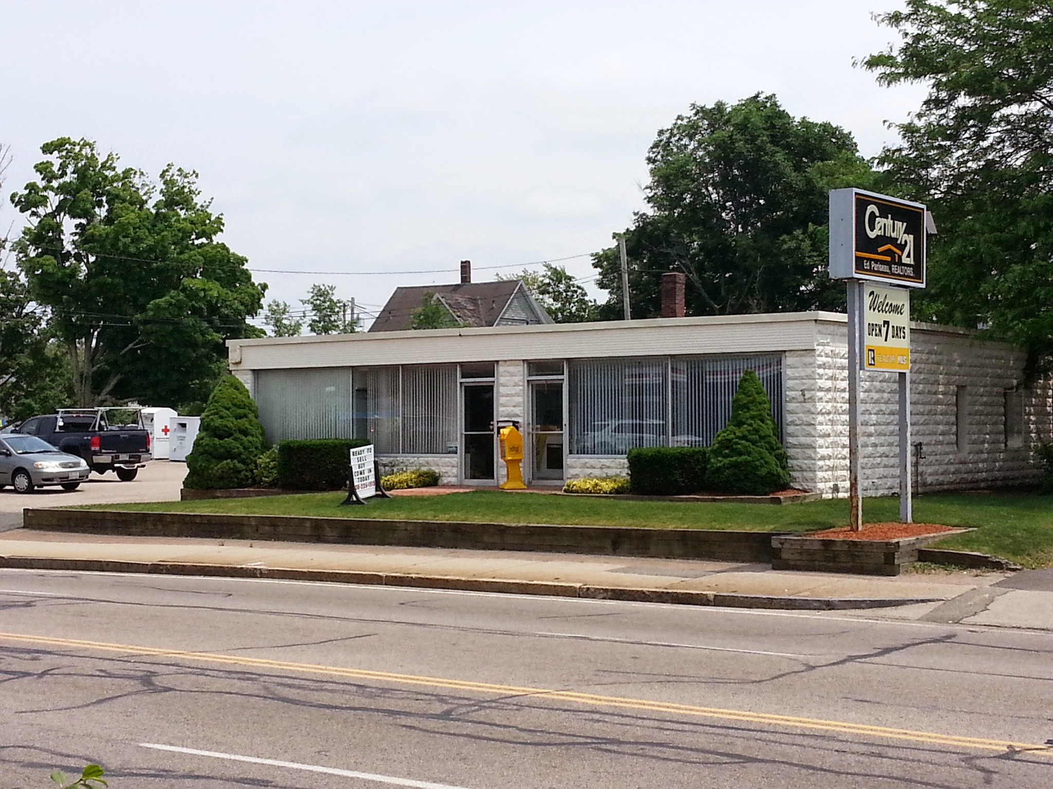 CENTURY 21 Ed Pariseau, Realtors 01