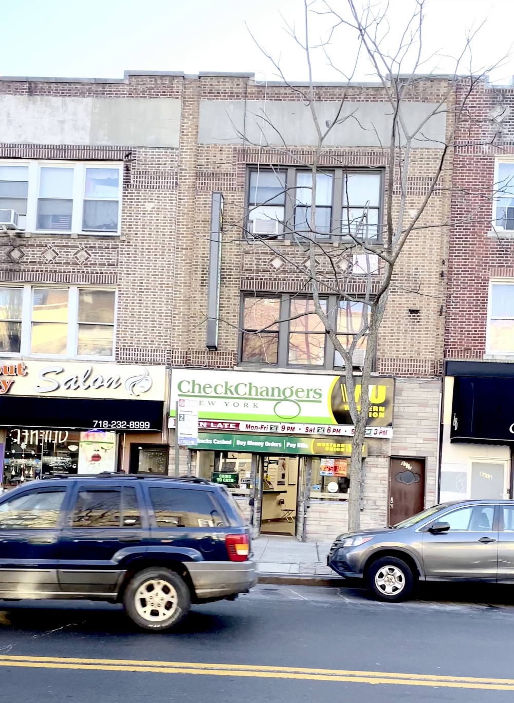 CheckChangers - 5th Ave. & 84th St. 01