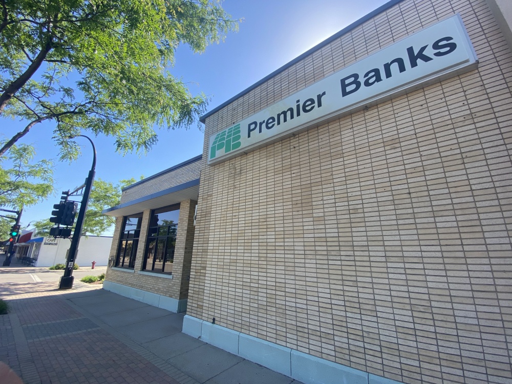 Premier Bank Osseo 01