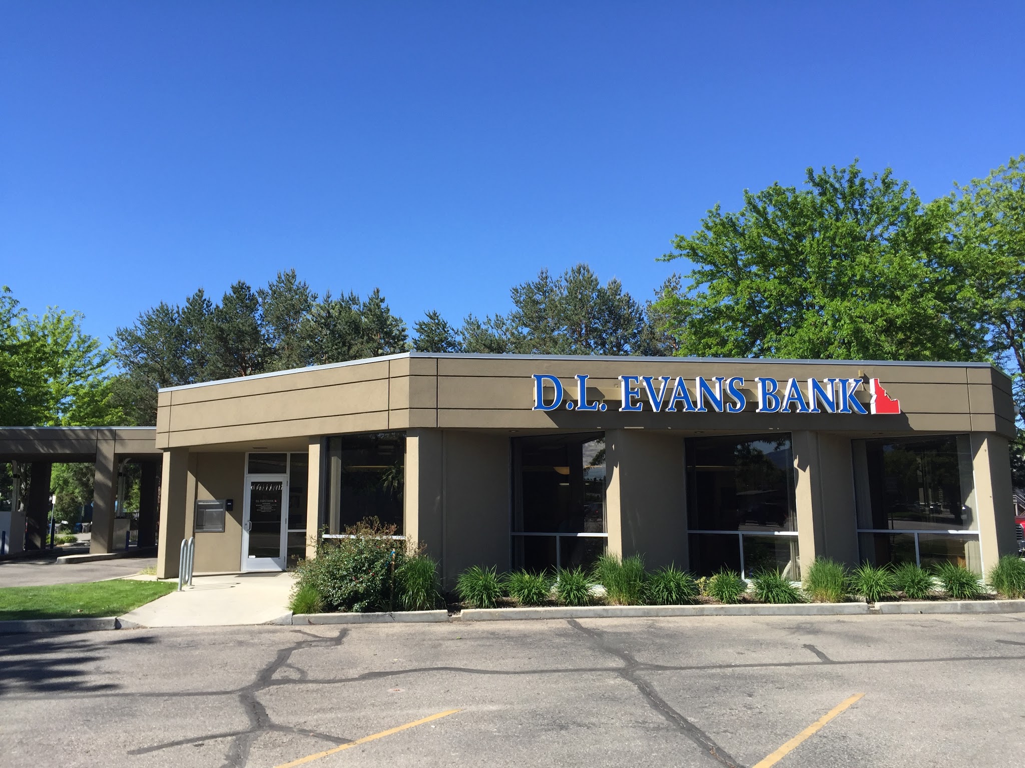 D.L. Evans Bank 01