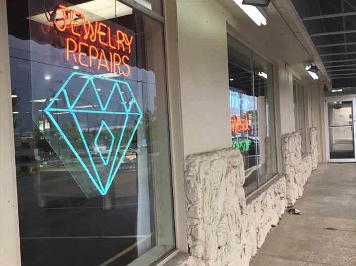 Jewelry Barn And Pawn Shop 01