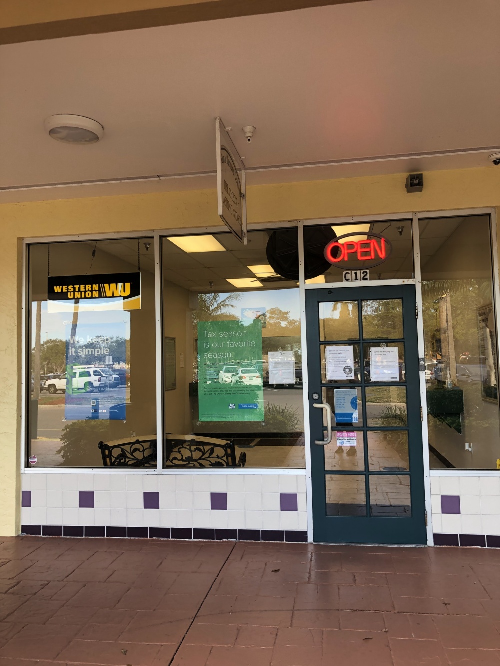The Check Cashing Store 01