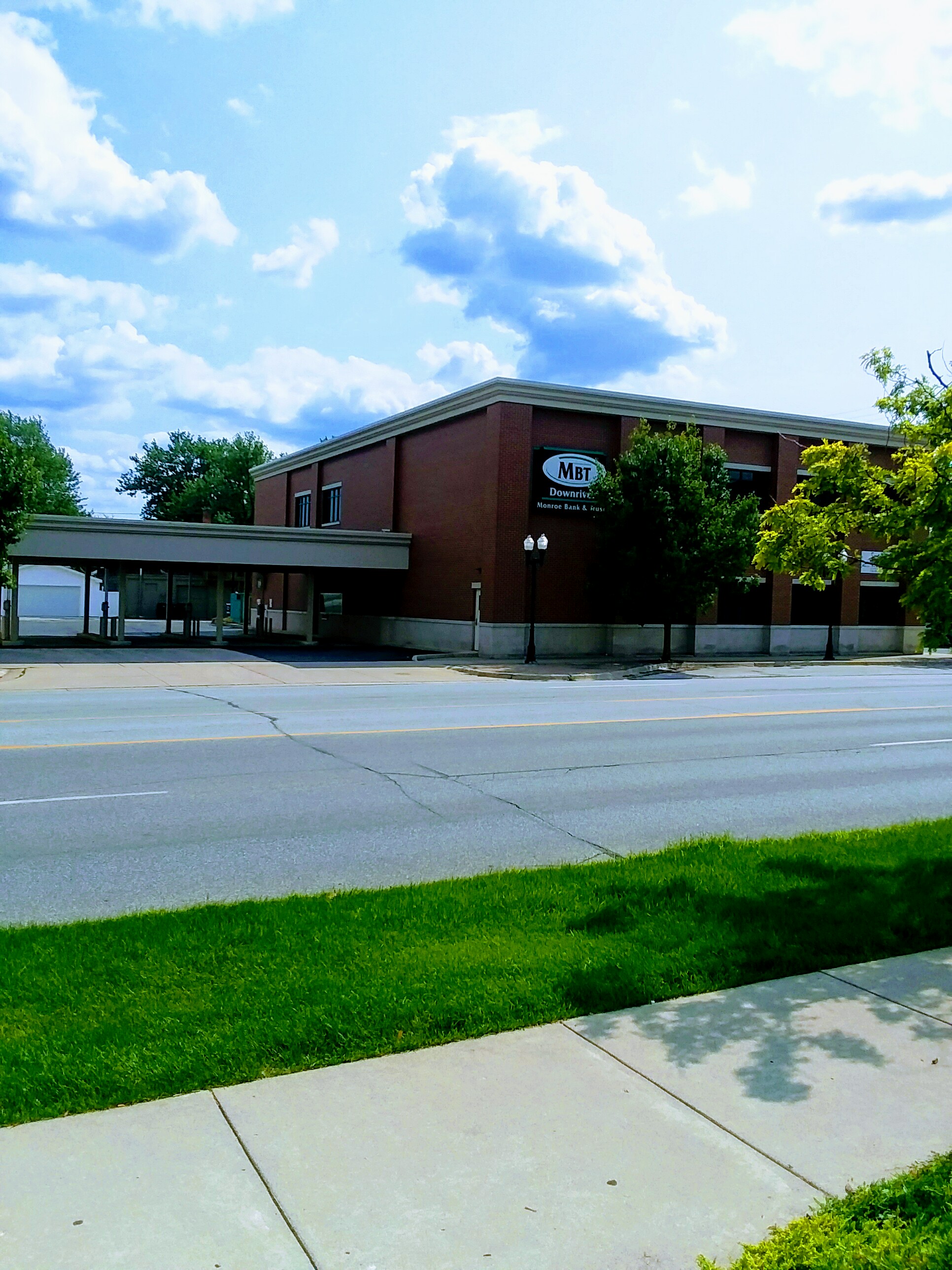 First Merchants Eureka and Fifth Commercial Lending Center 01
