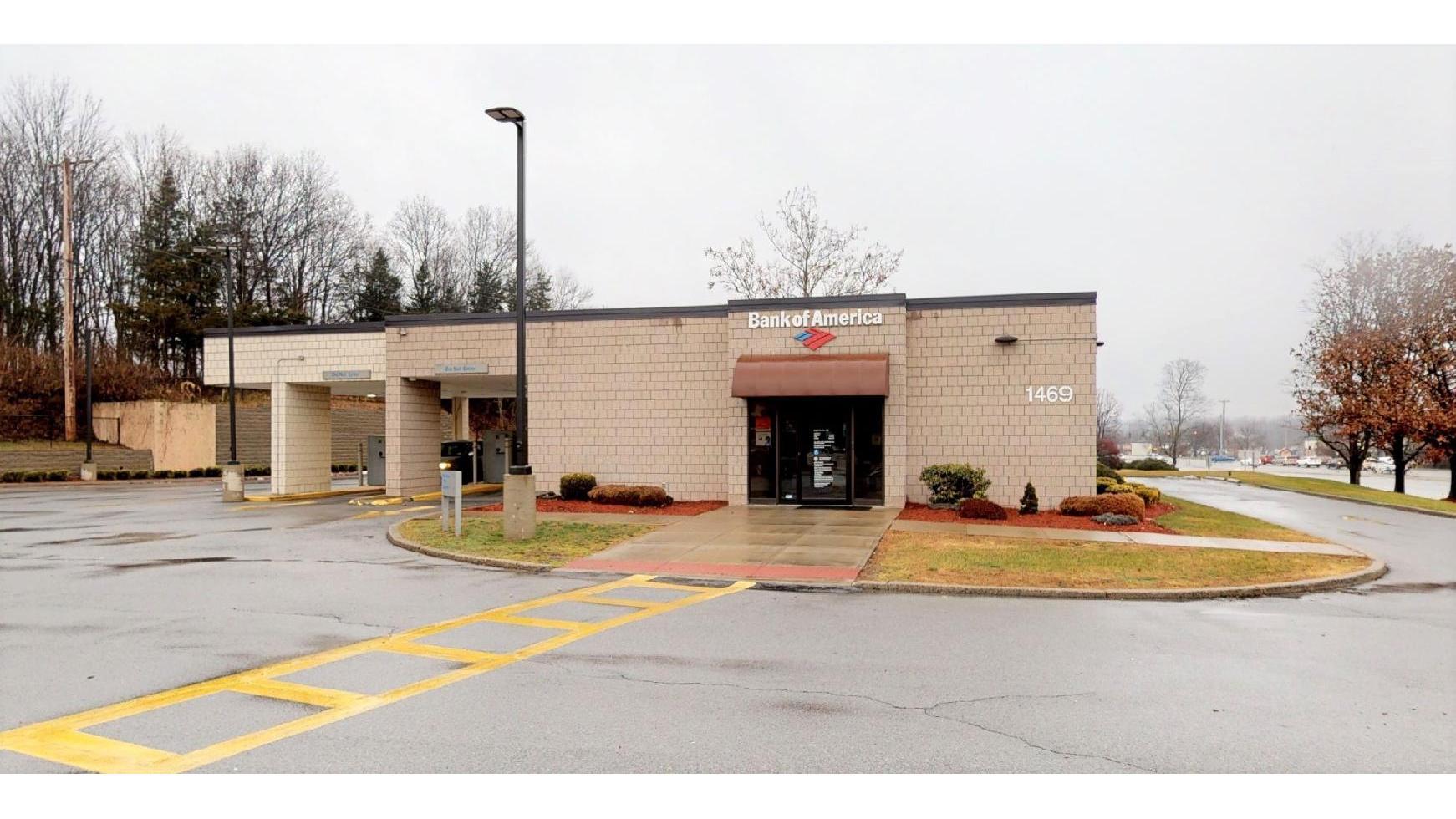 Bank of America (with Drive-thru ATM) 01
