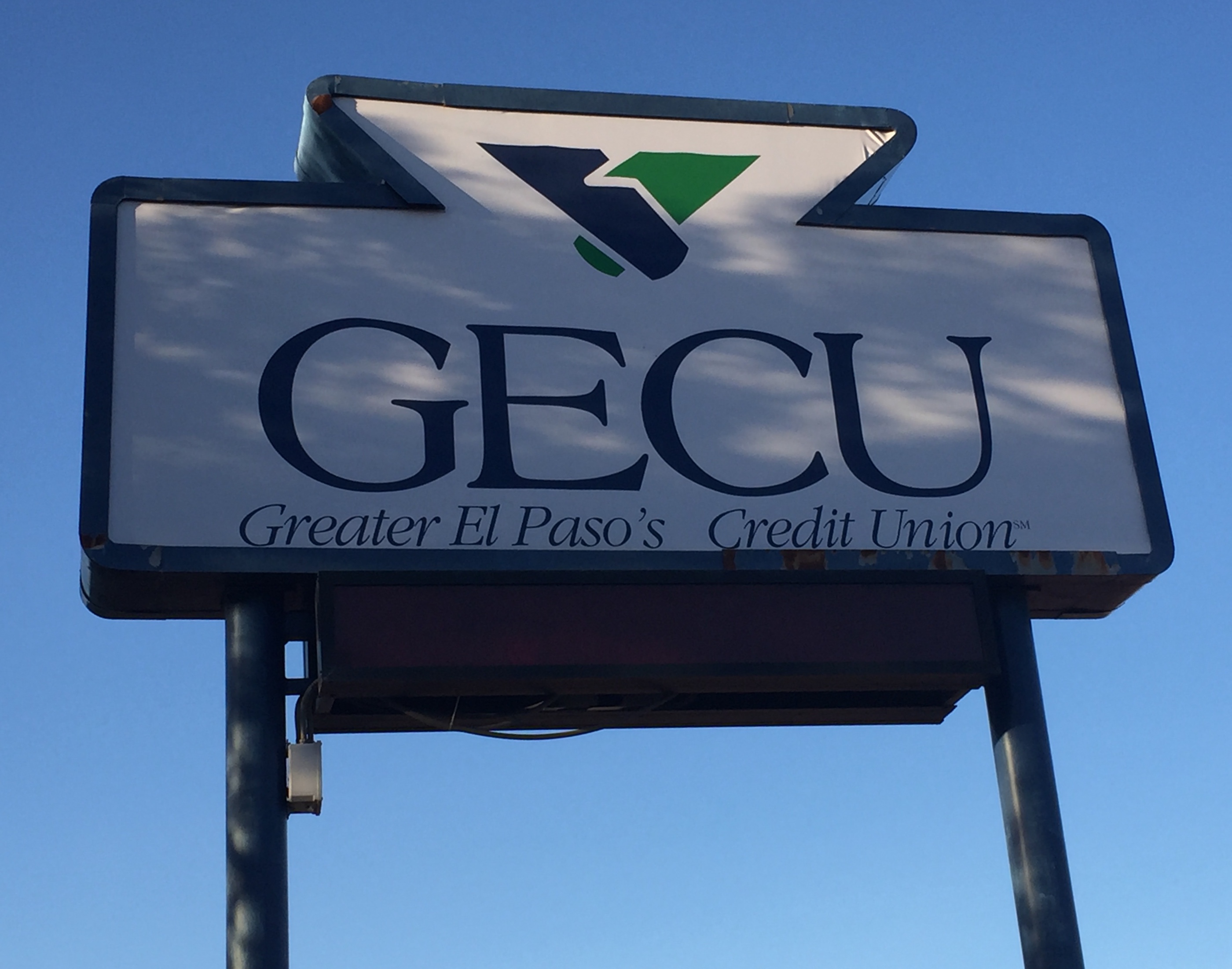 GECU Drive-thru 01