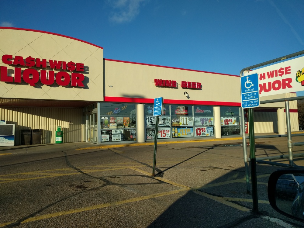 Cash Wise Liquor Store St. Michael 01