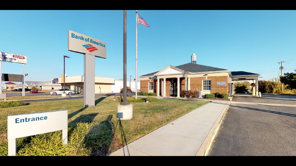 Bank of America (with Drive-thru ATM) 01