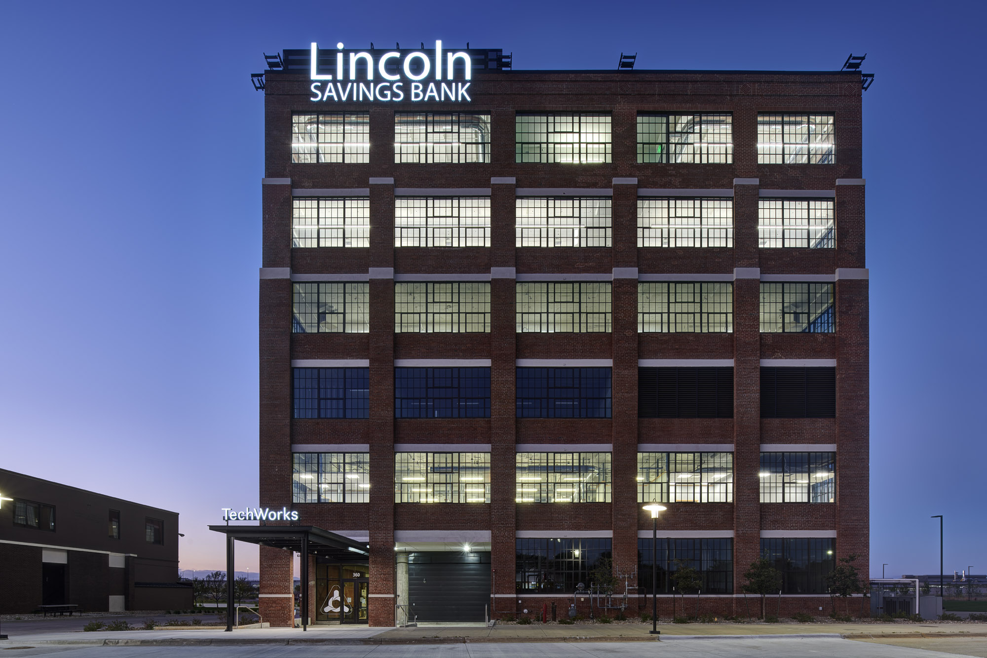 Lincoln Savings Bank Central Campus 01