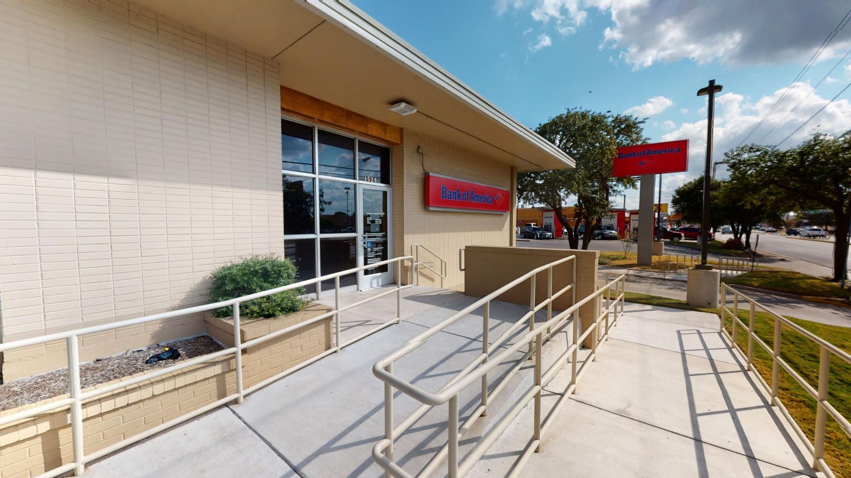 Bank of America (with Drive-thru ATM) 01