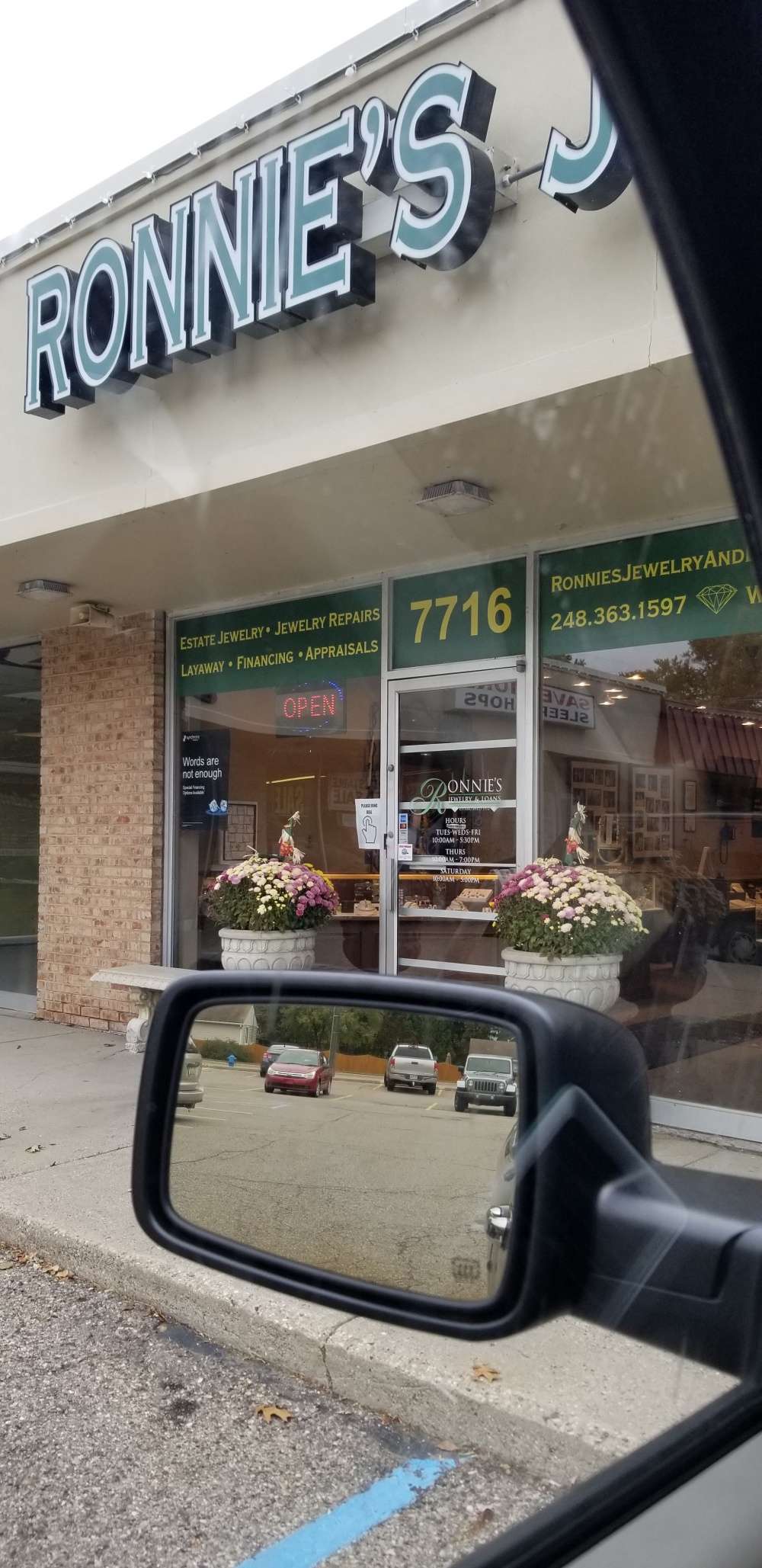 Ronnies Jeweler’s and Loans 01