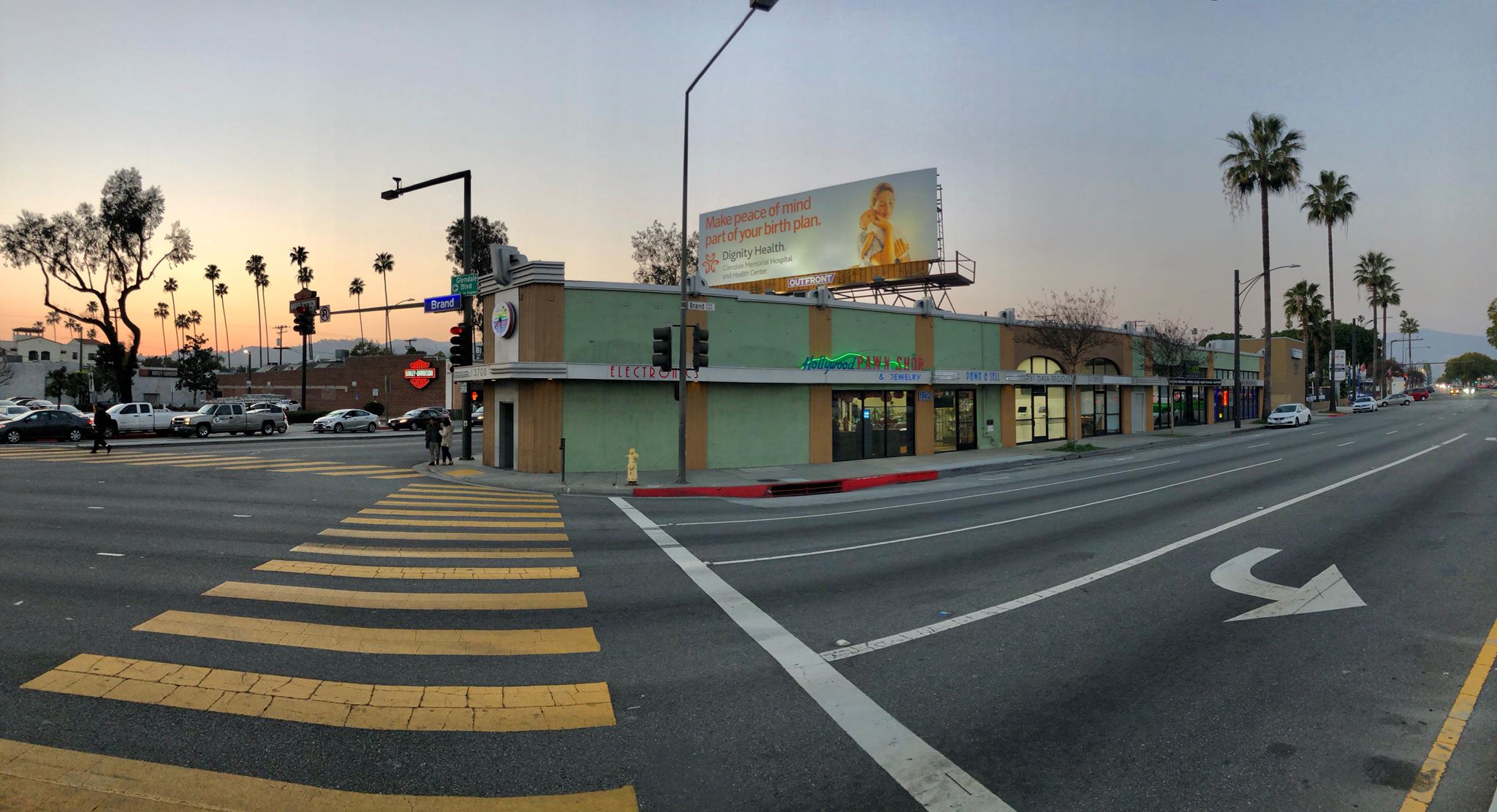 Hollywood Pawn Shop & Jewelry 01