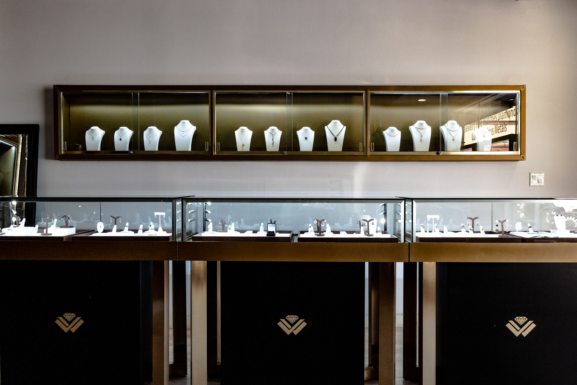 Jewels On Wilshire Pawn Shop 01