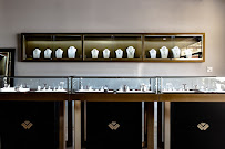Jewels On Wilshire Pawn Shop 01