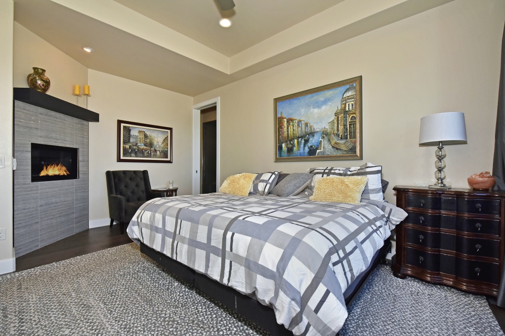 HomeSmart (Associate Broker) Deborah Hall 01