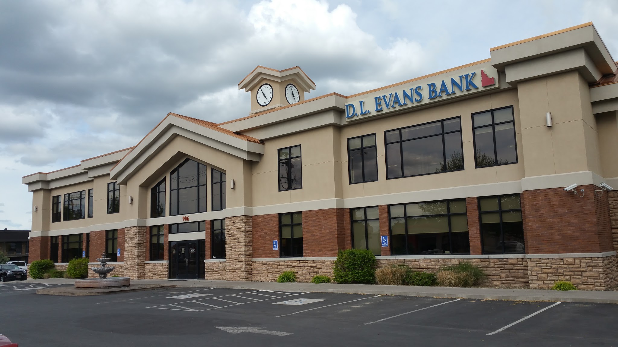 D.L. Evans Bank 01