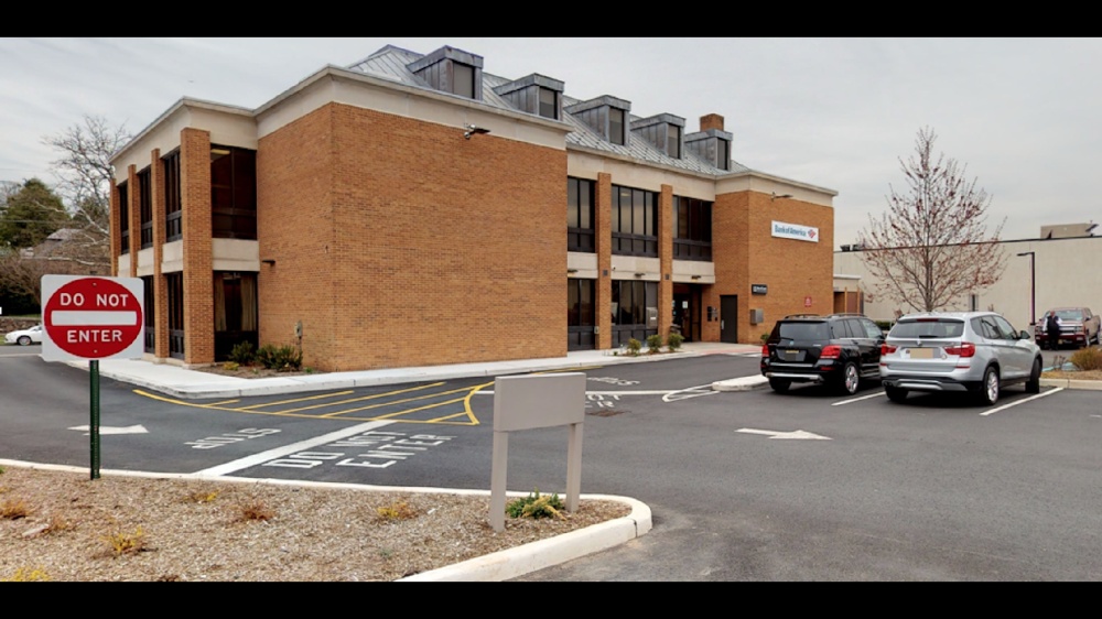 Bank of America (with Drive-thru ATM) 01