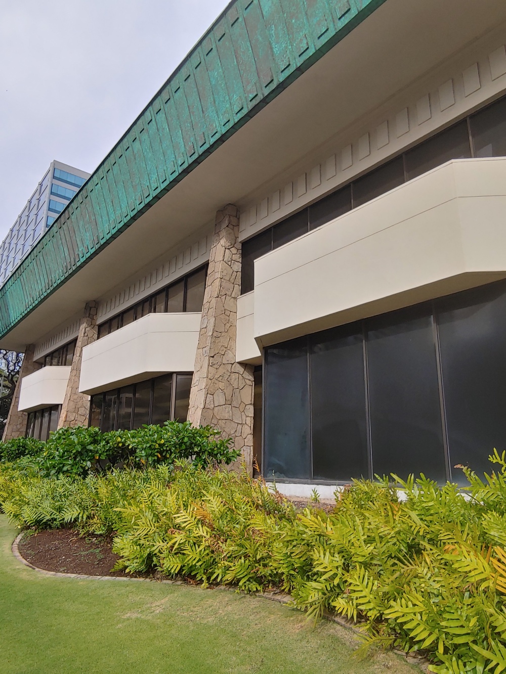 First Hawaiian Bank Kapiolani Branch 01
