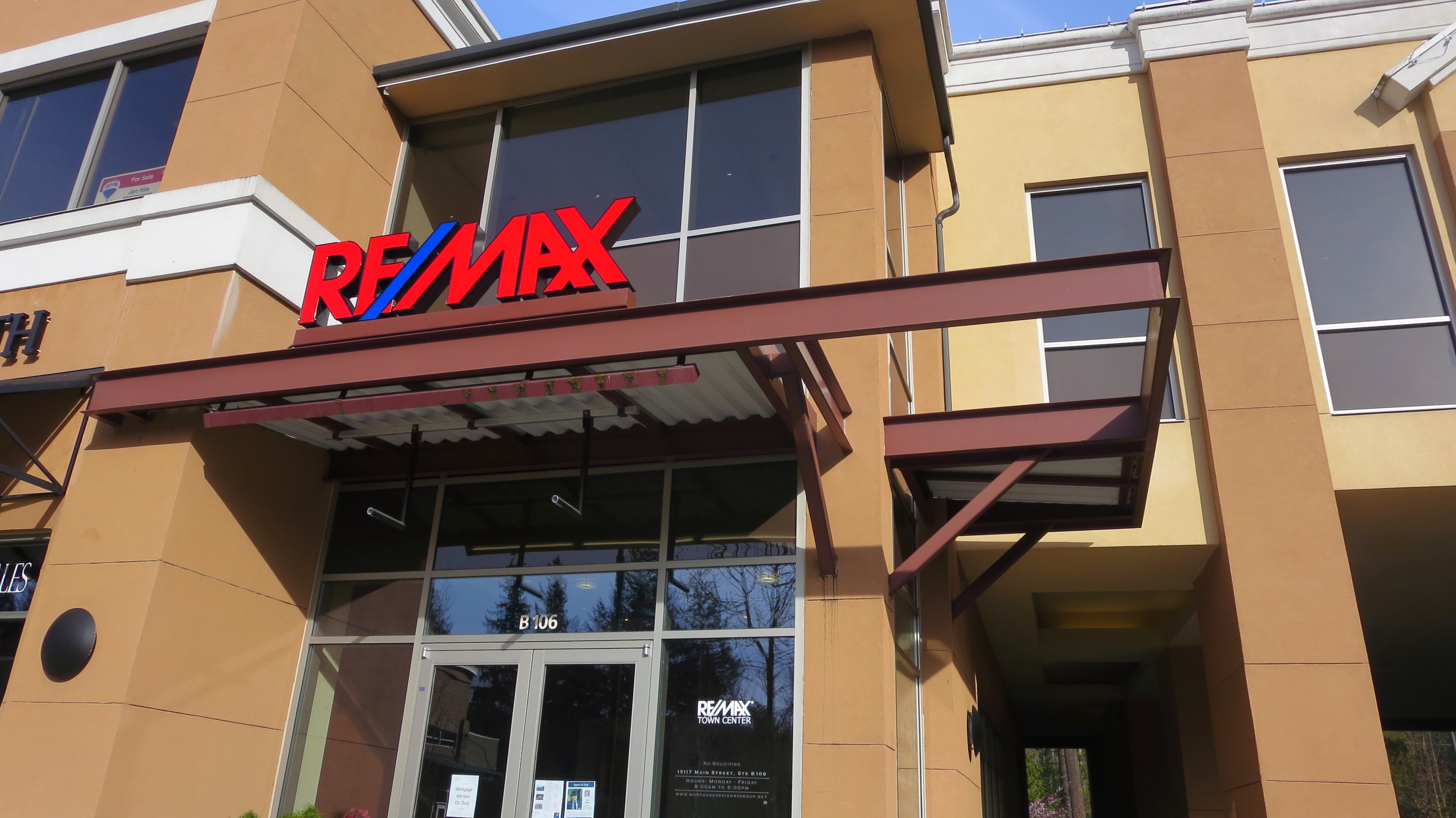RE/MAX Town Center 01