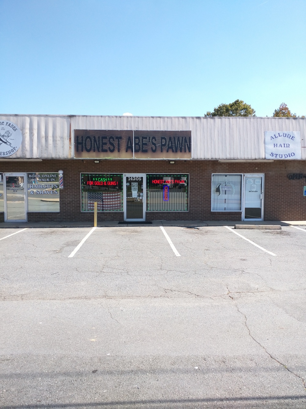 Honest Abe's Pawn 01