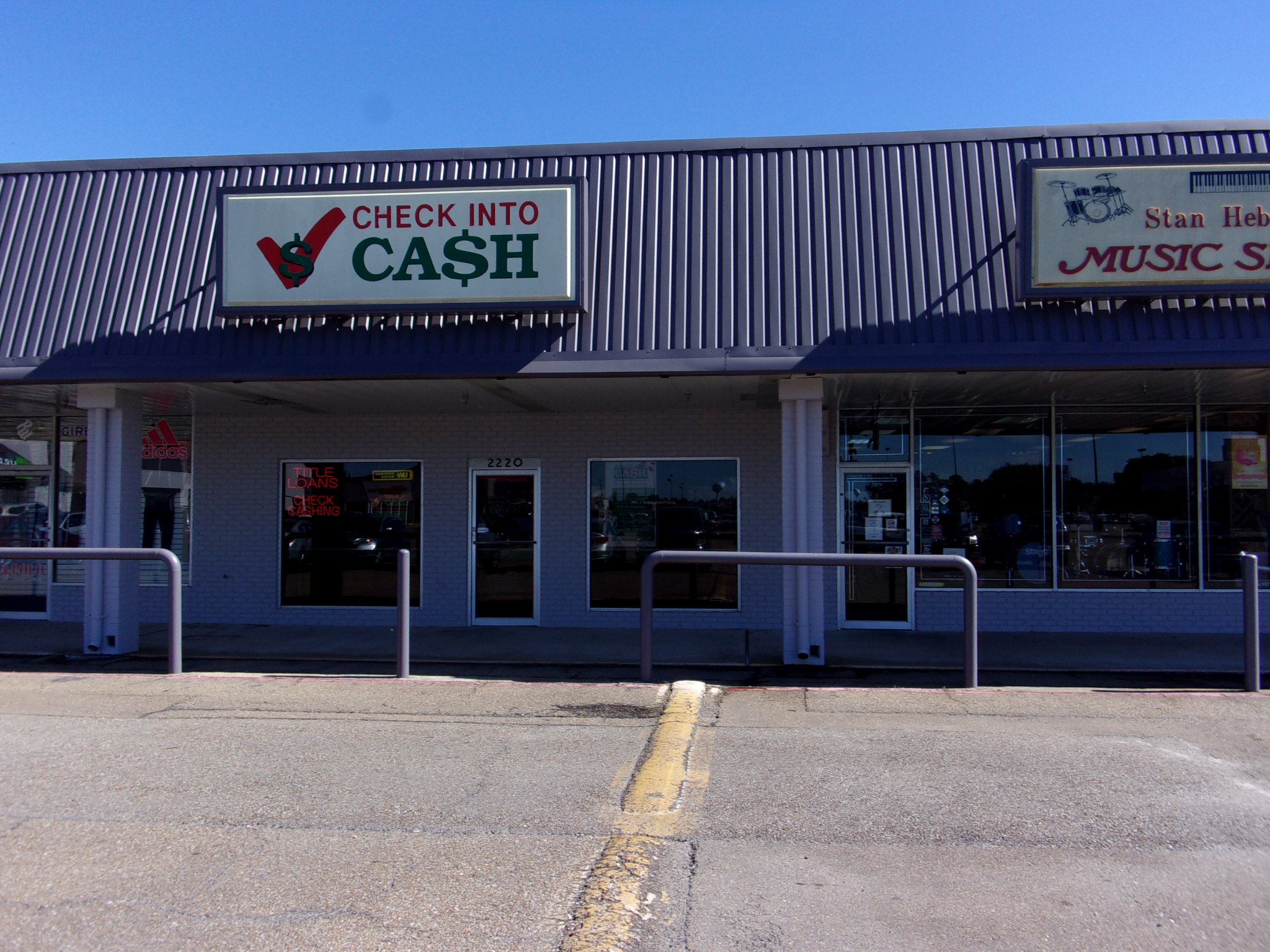 Check Into Cash 01