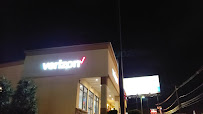 Verizon Authorized Retailer - Victra 03