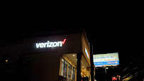 Verizon Authorized Retailer - Victra 04