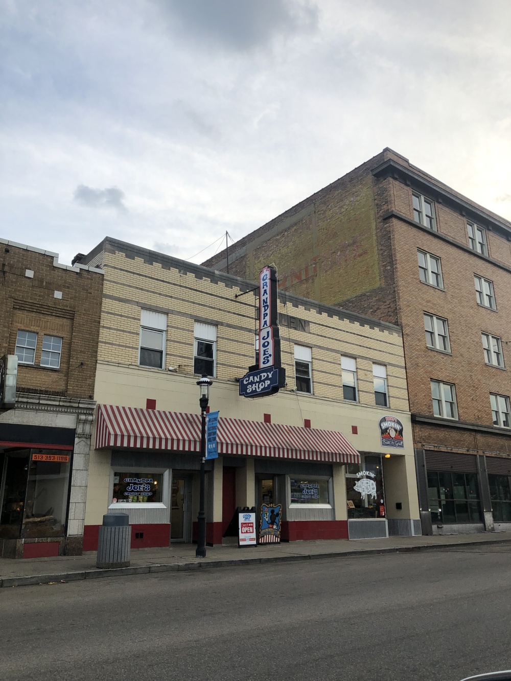 Richie's Pawn Central 01