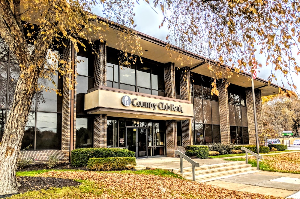 Country Club Bank 01