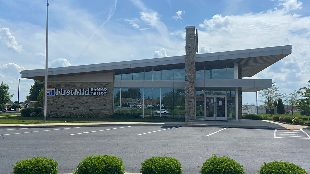 First Mid Bank & Trust Lake St. Louis 01