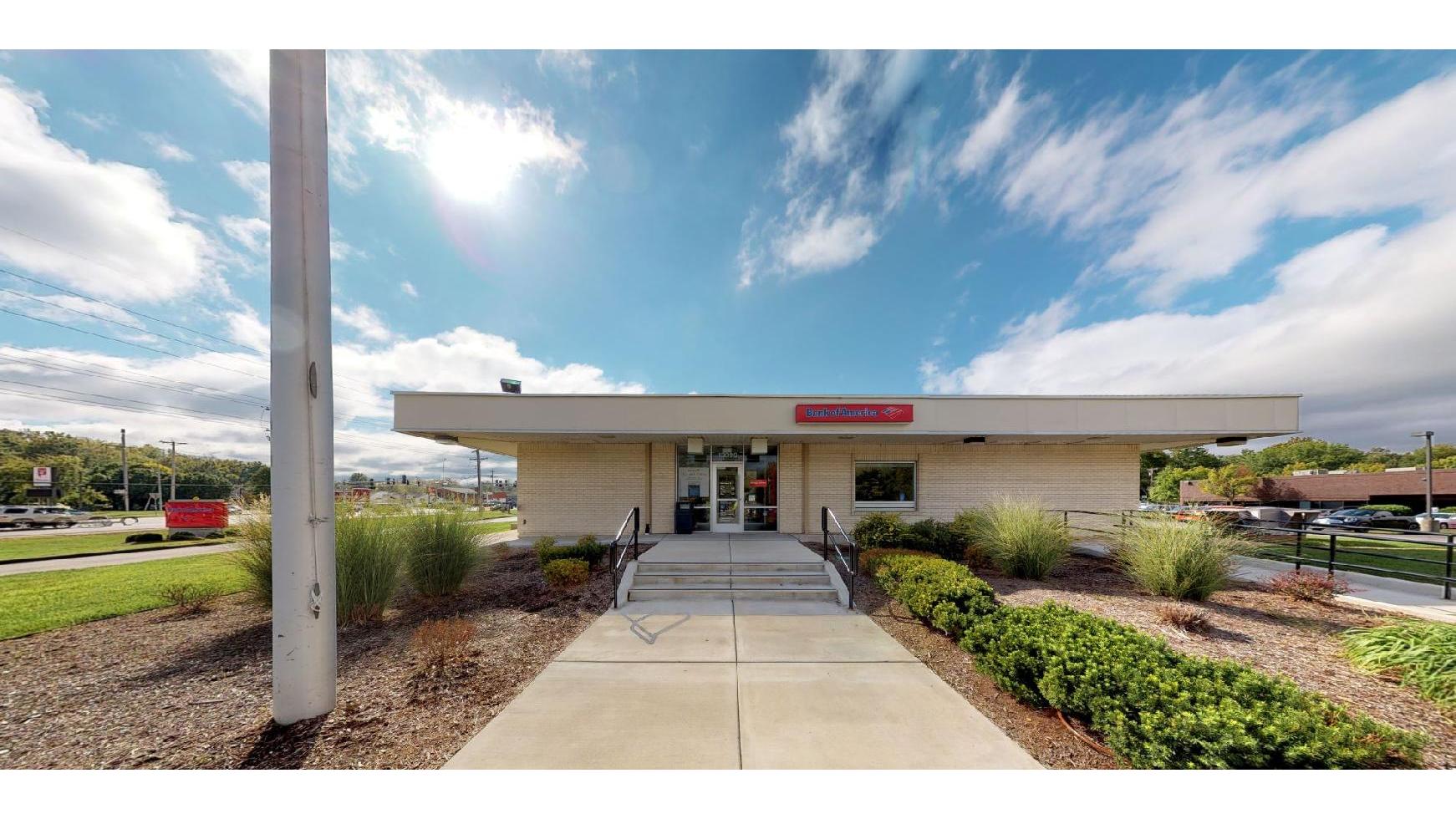 Bank of America (with Drive-thru ATM) 01