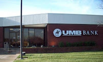 UMB Bank (with drive-thru services) 04