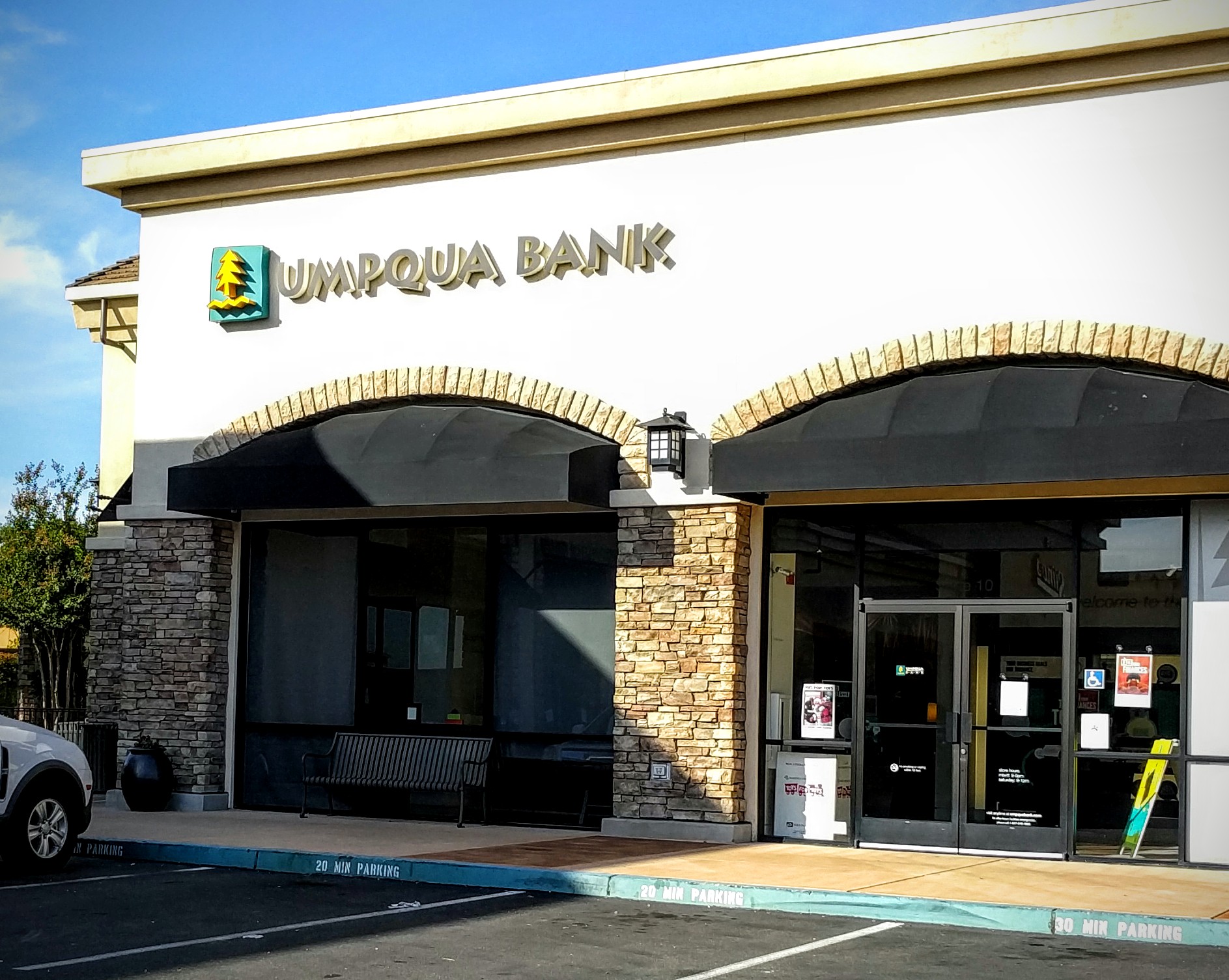 Umpqua Bank 01
