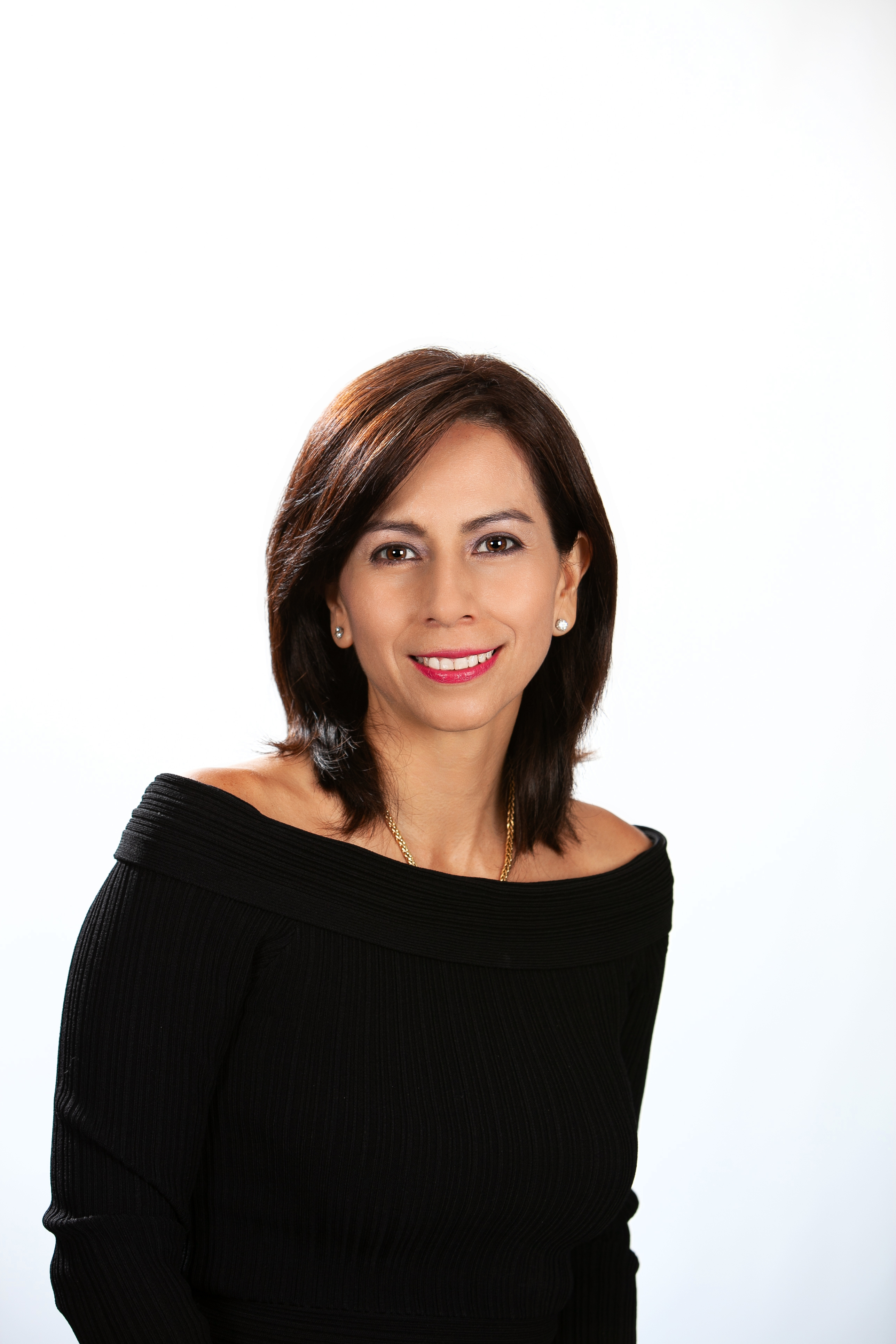 Ximena Mendez at Savvy Mortgage Services 01