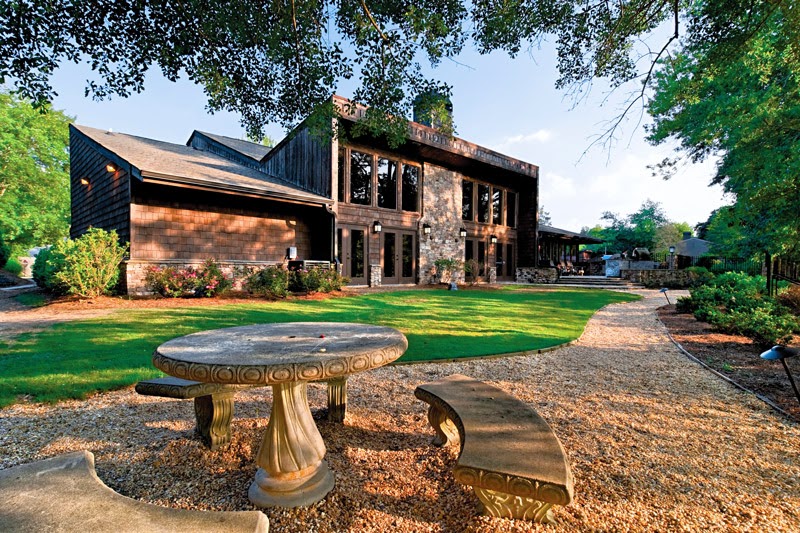 The Lodge on the Chattahoochee Apartments 01