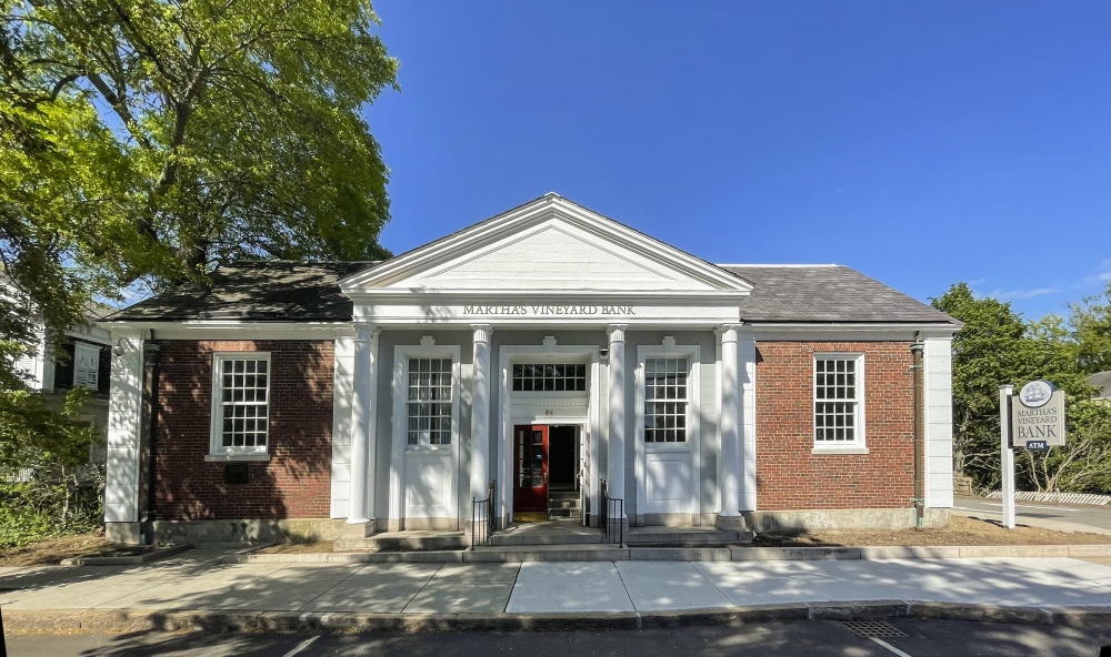 Martha's Vineyard Bank 01