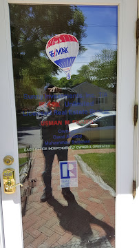 Re/Max Unlimited 02