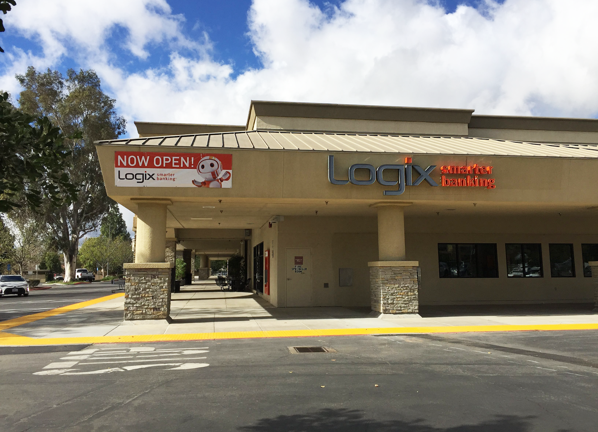 Logix - Simi Valley Cochran Branch 01