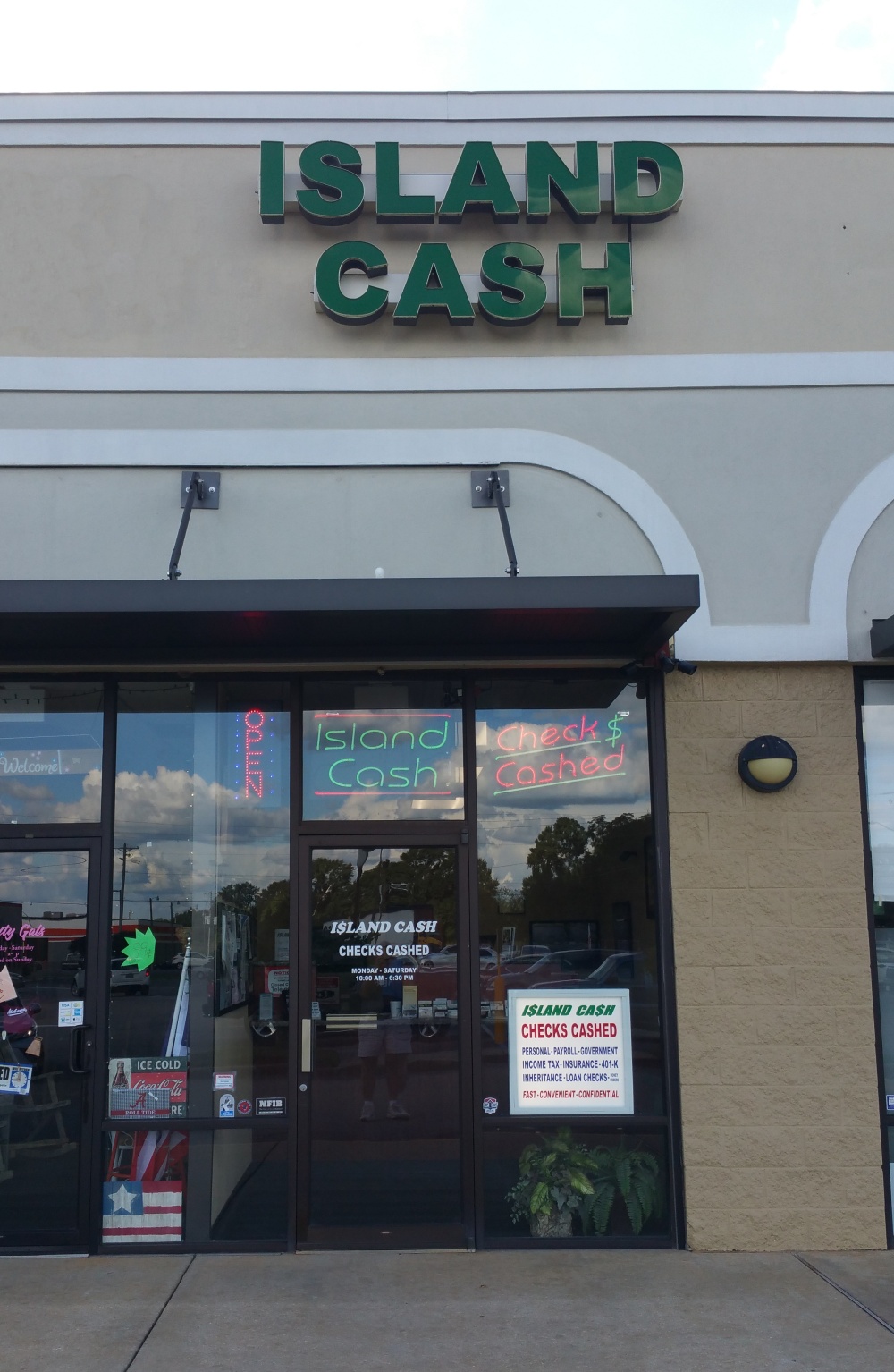 ISLAND CASH 01
