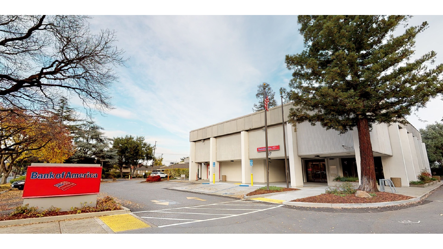 Bank of America (with Drive-thru ATM) 01
