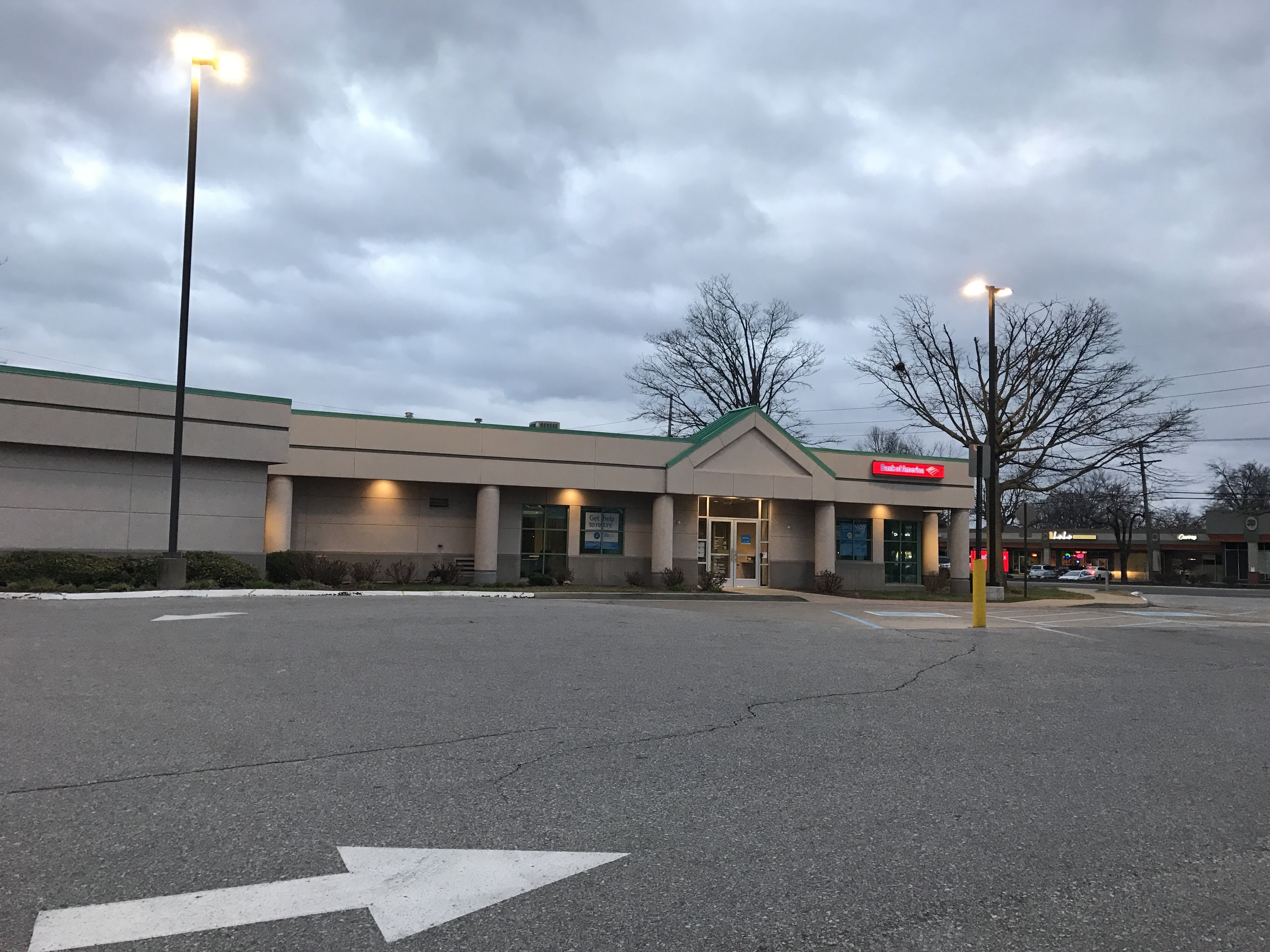 Bank of America (with Drive-thru ATM) 01
