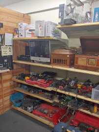 Crown Pawn Shop 04
