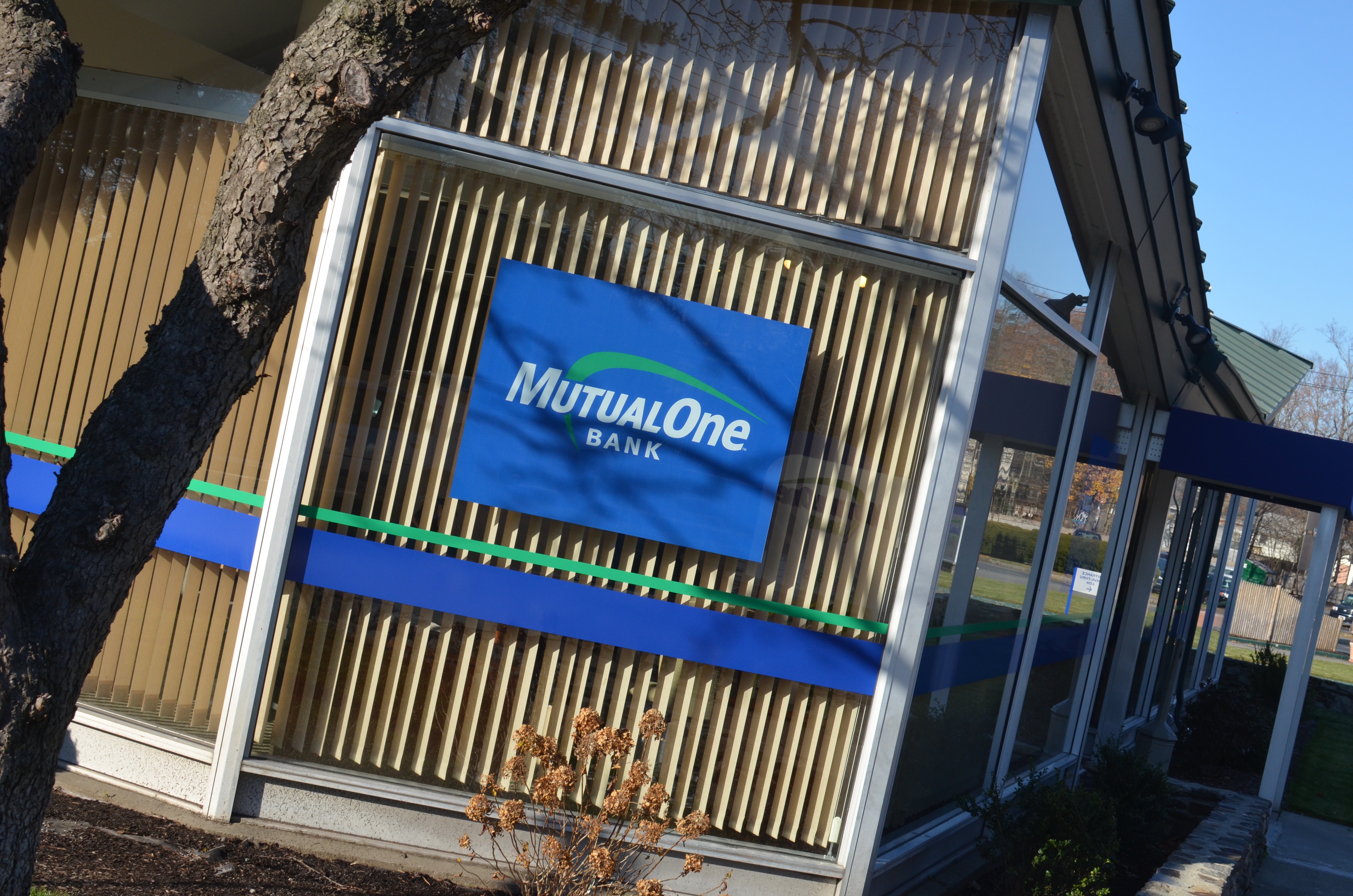 MutualOne Bank 01