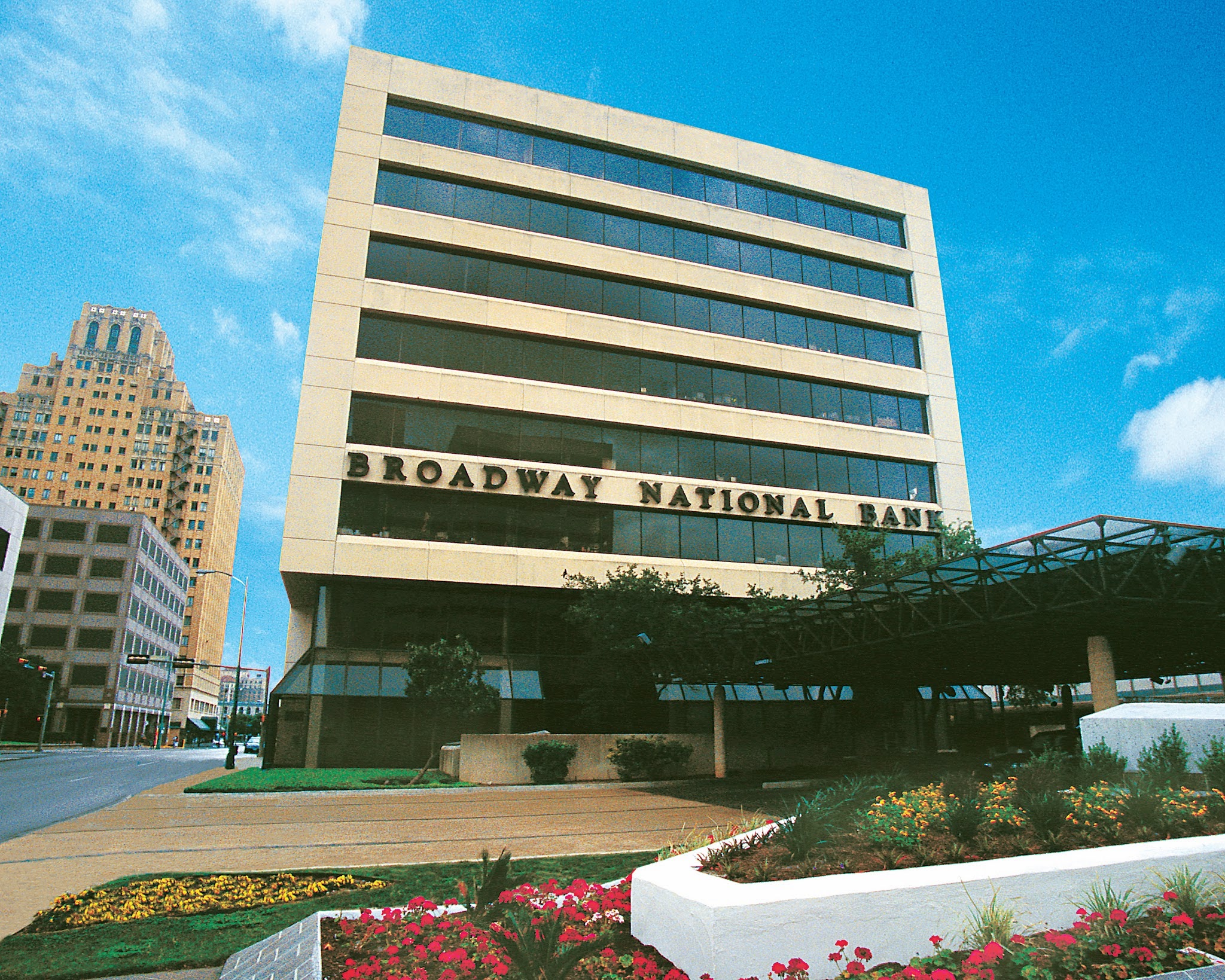 Broadway Bank - Downtown Financial Center 01