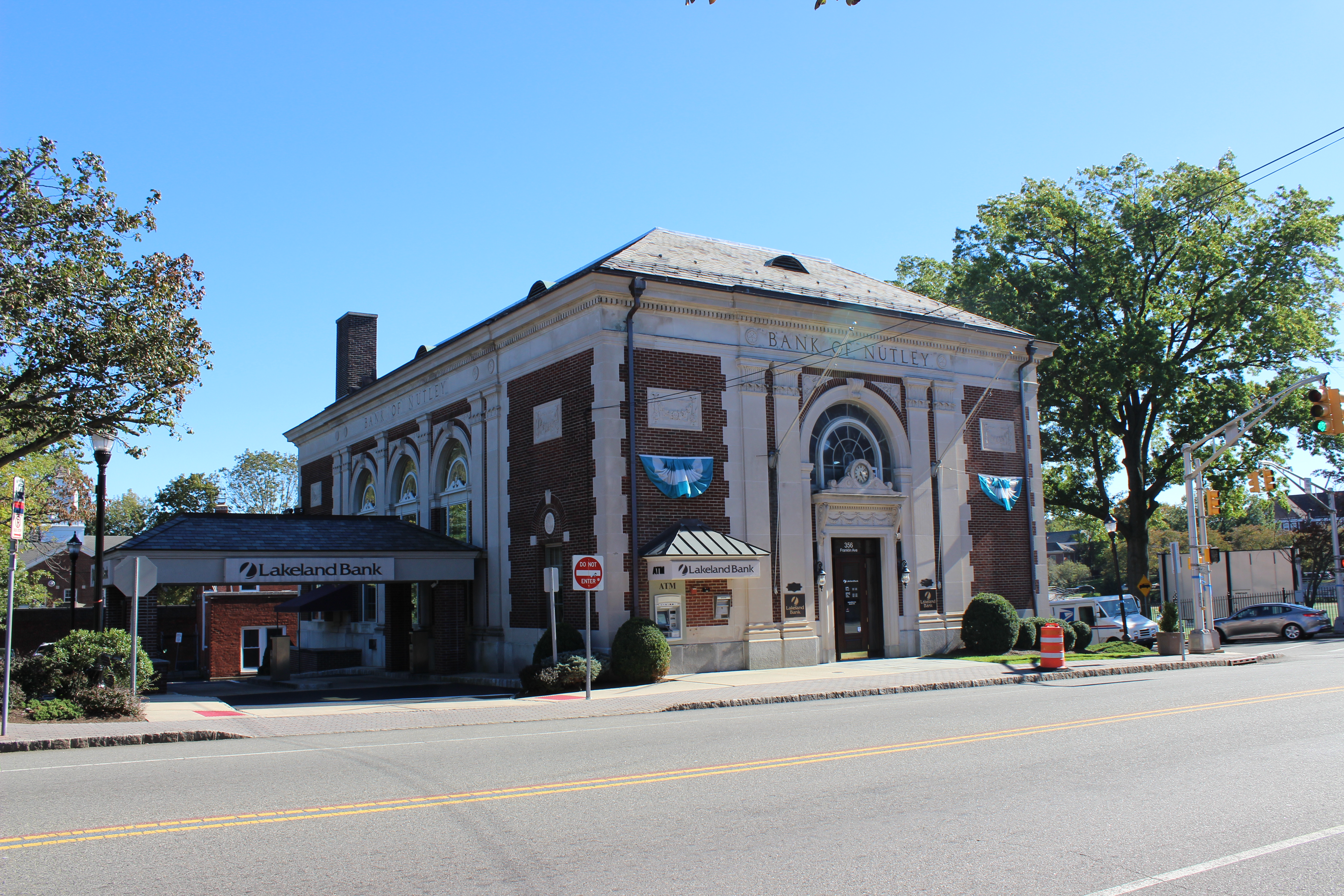 Lakeland Bank 01