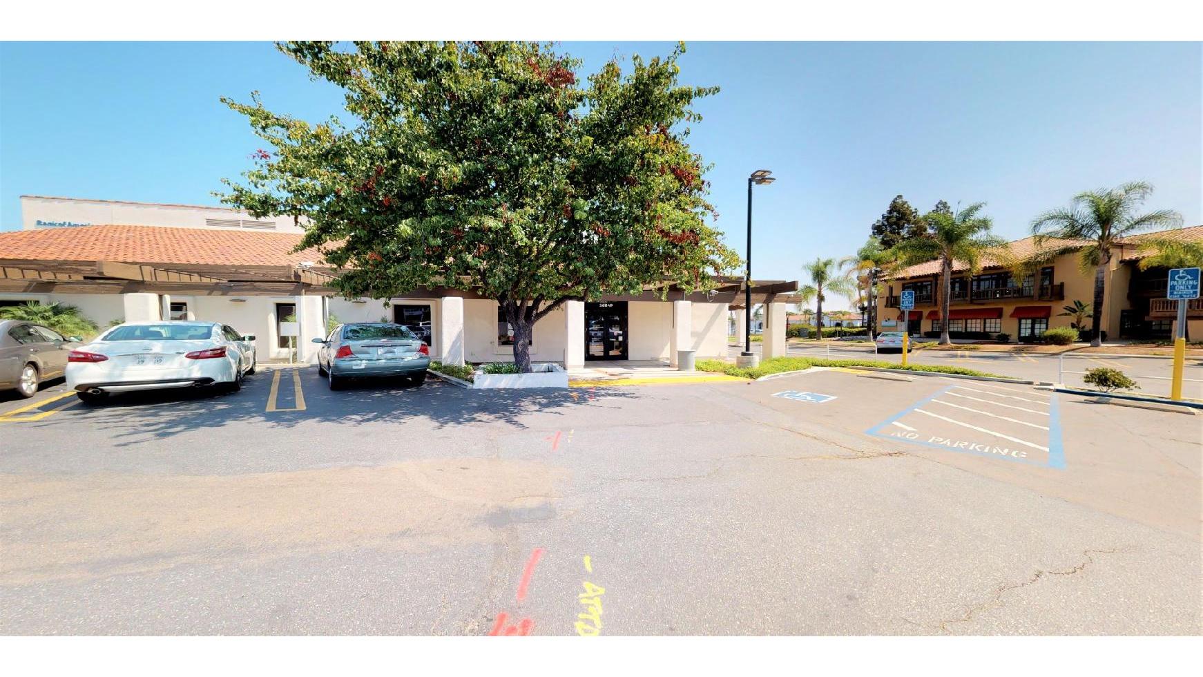 Bank of America (with Drive-thru ATM) 01