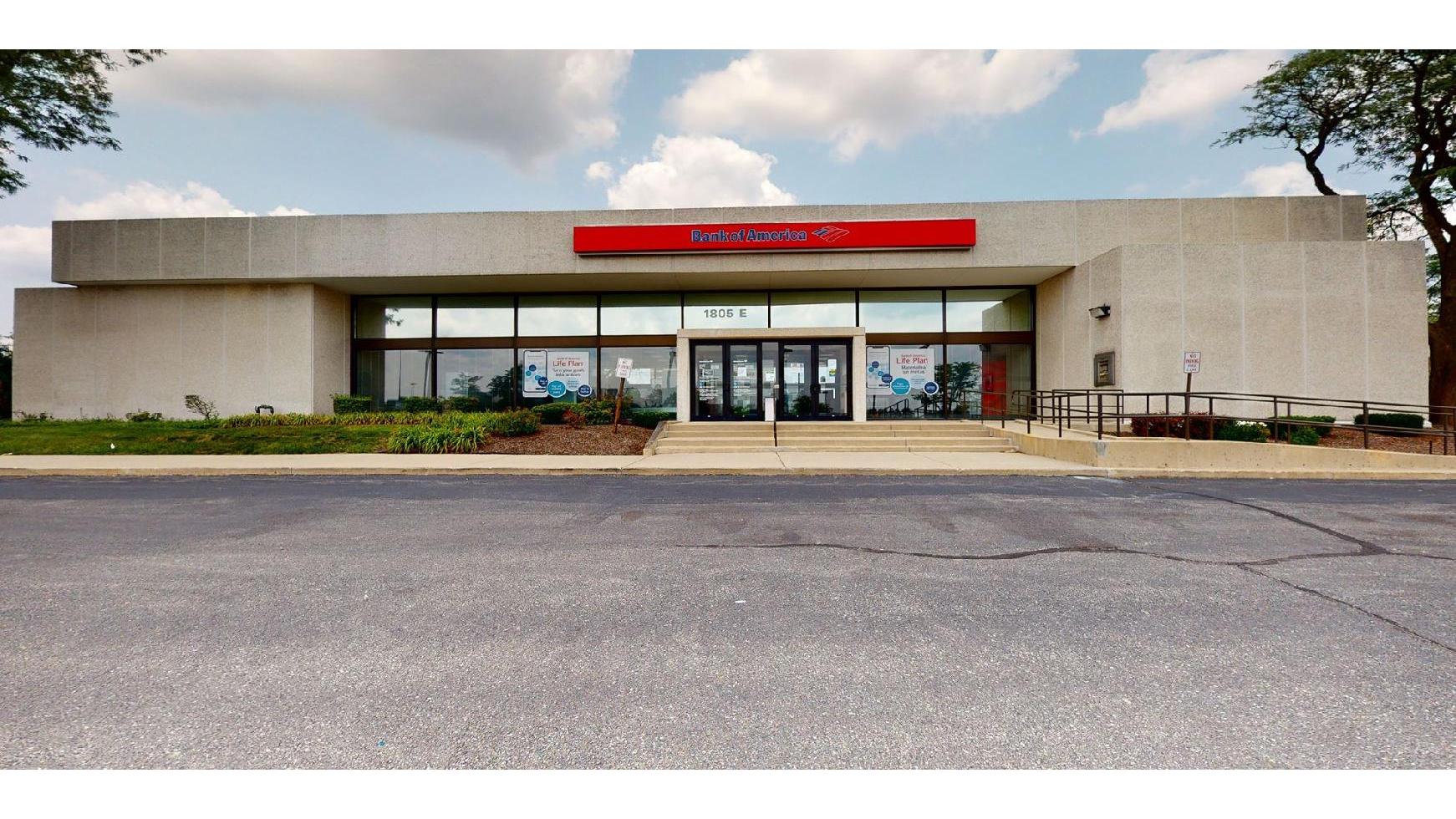Bank of America (with Drive-thru ATM) 01